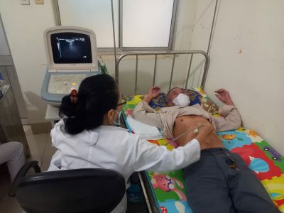 Trạm Y tế thị trấn Dầu Giây tổ chức khám bệnh miễn phí cho người cao tuổi 